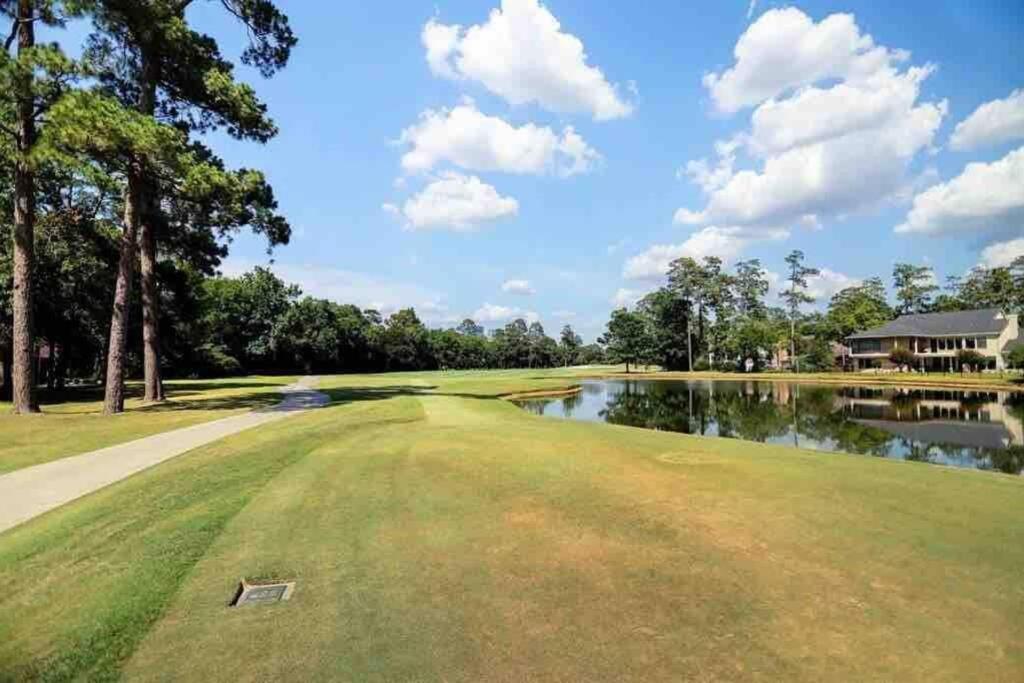 Timber Top Golf Course View The Woodlands Exterior photo
